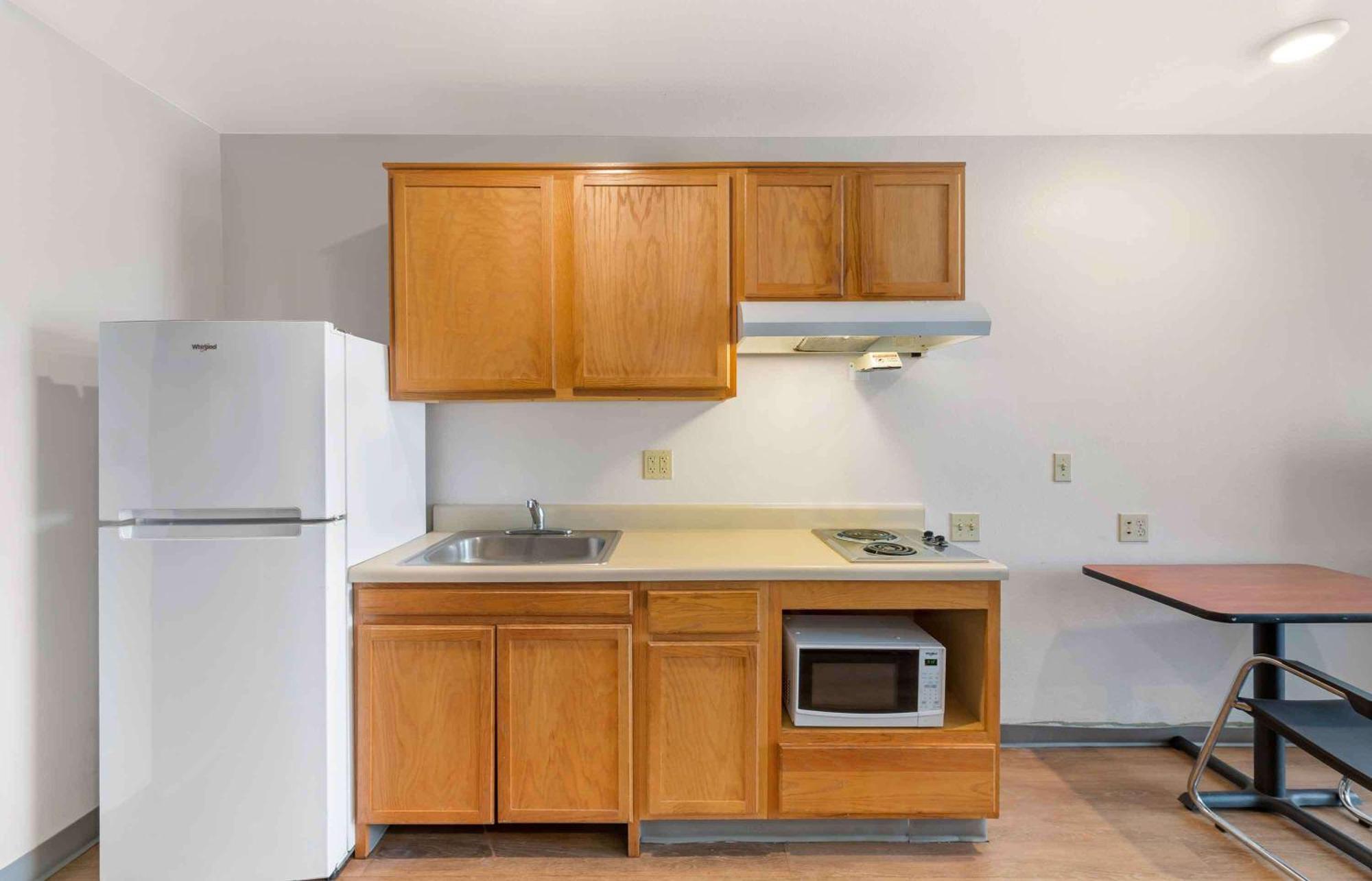 Extended Stay America Select Suites - Cleveland - 에이본 외부 사진