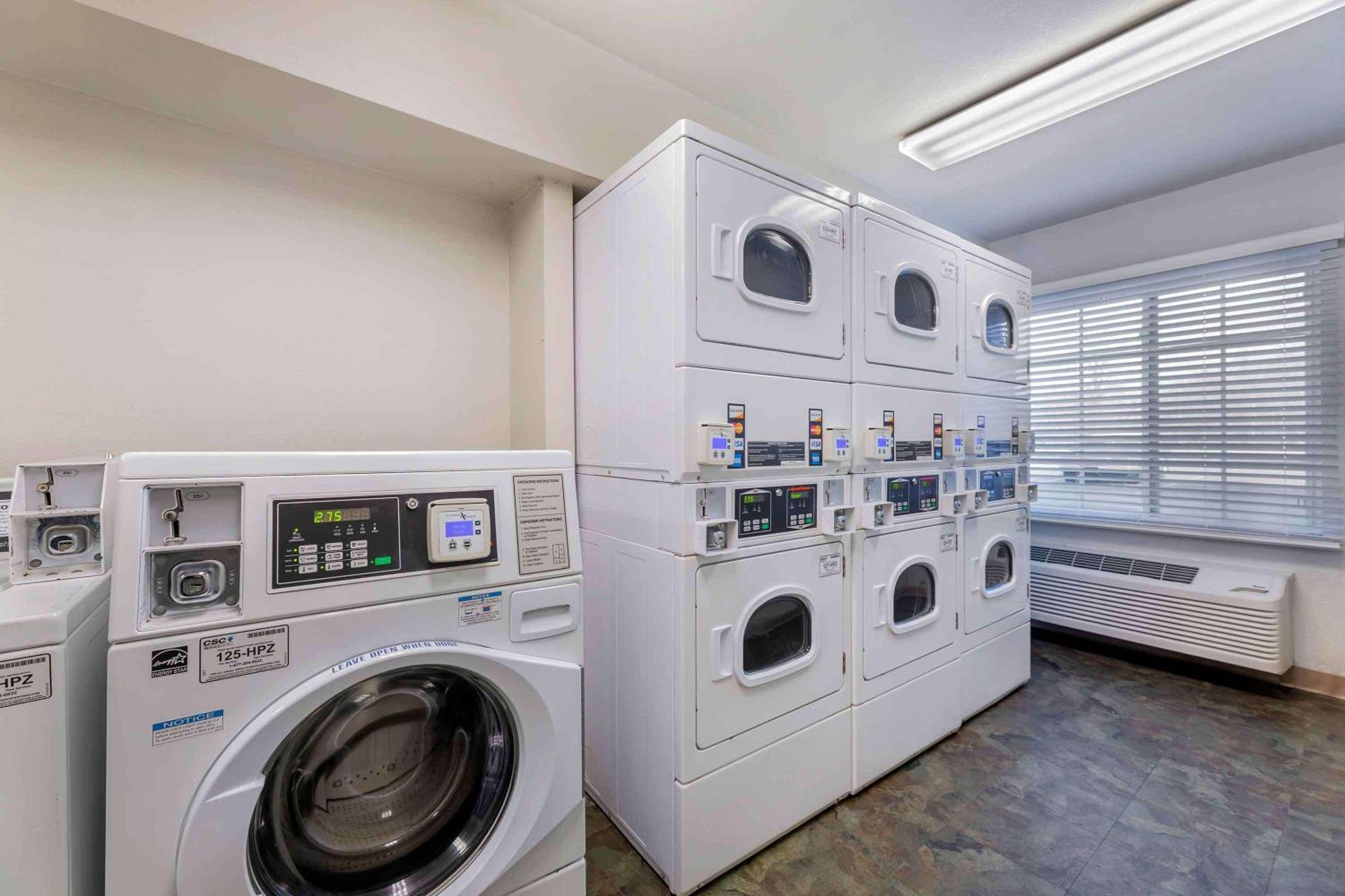 Extended Stay America Select Suites - Cleveland - 에이본 외부 사진