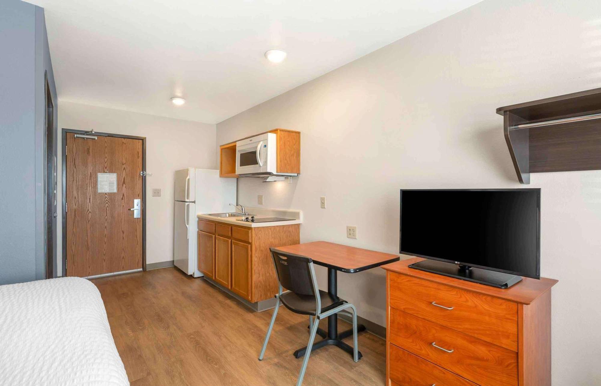 Extended Stay America Select Suites - Cleveland - 에이본 외부 사진