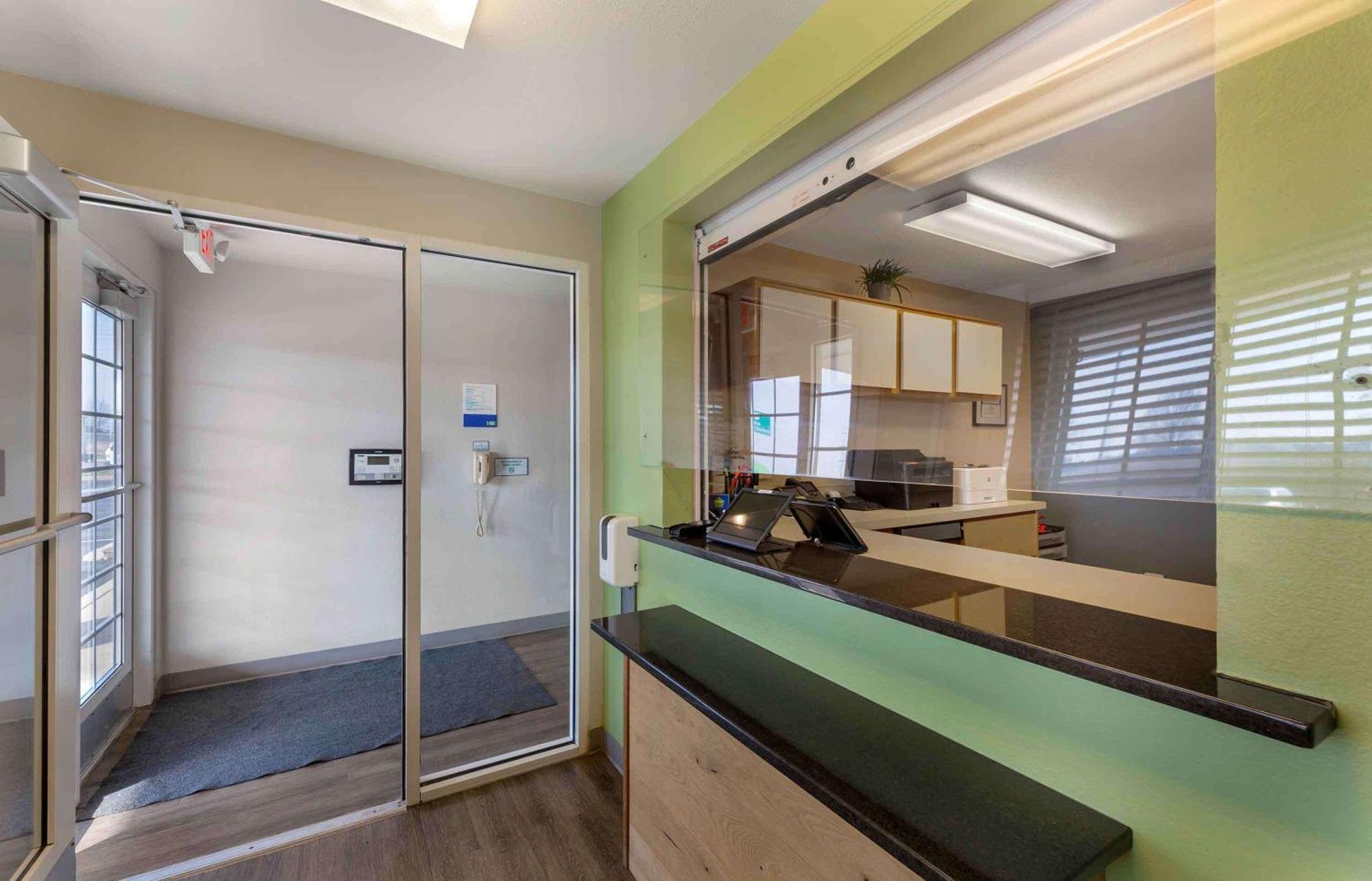 Extended Stay America Select Suites - Cleveland - 에이본 외부 사진