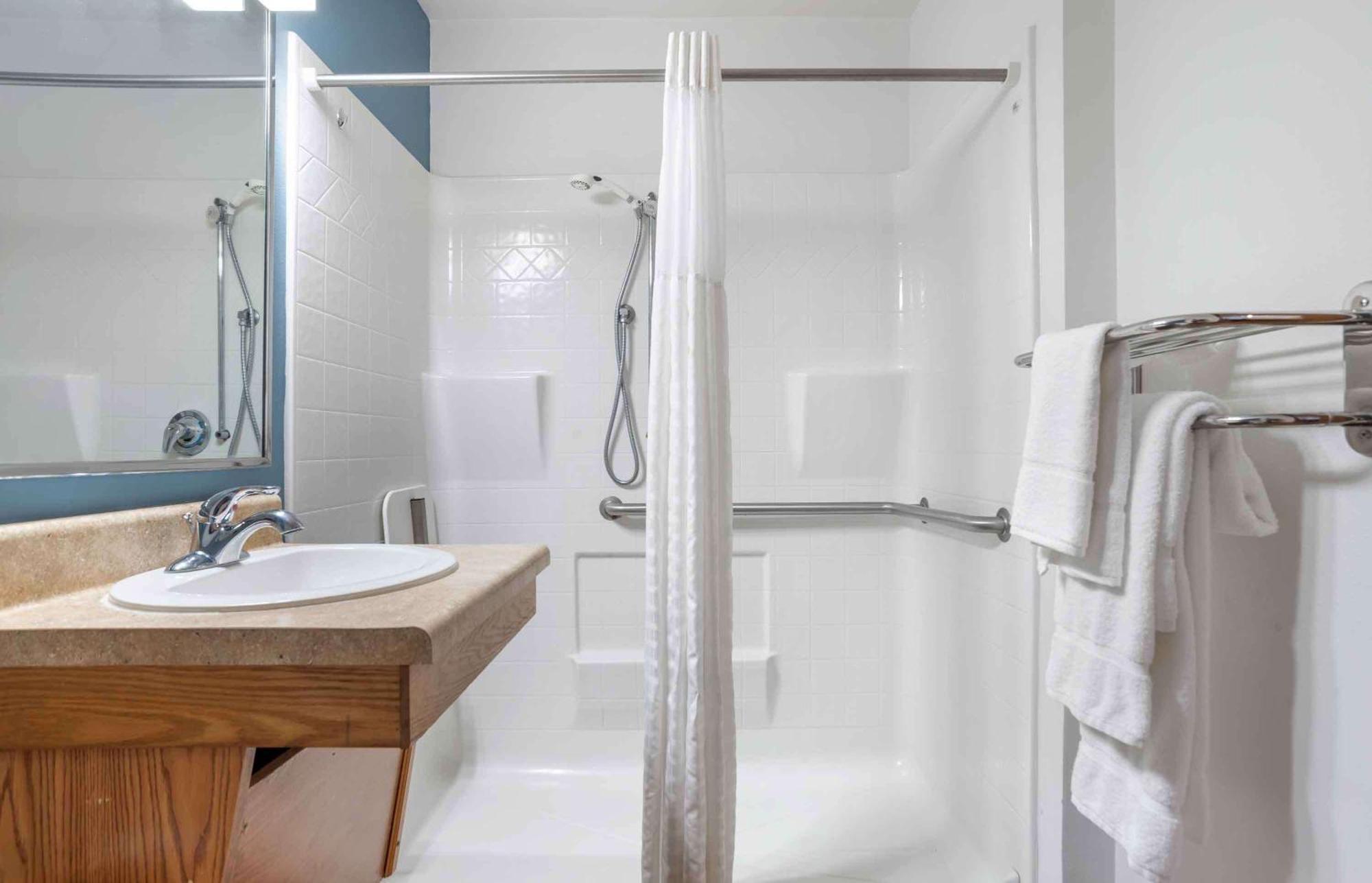Extended Stay America Select Suites - Cleveland - 에이본 외부 사진