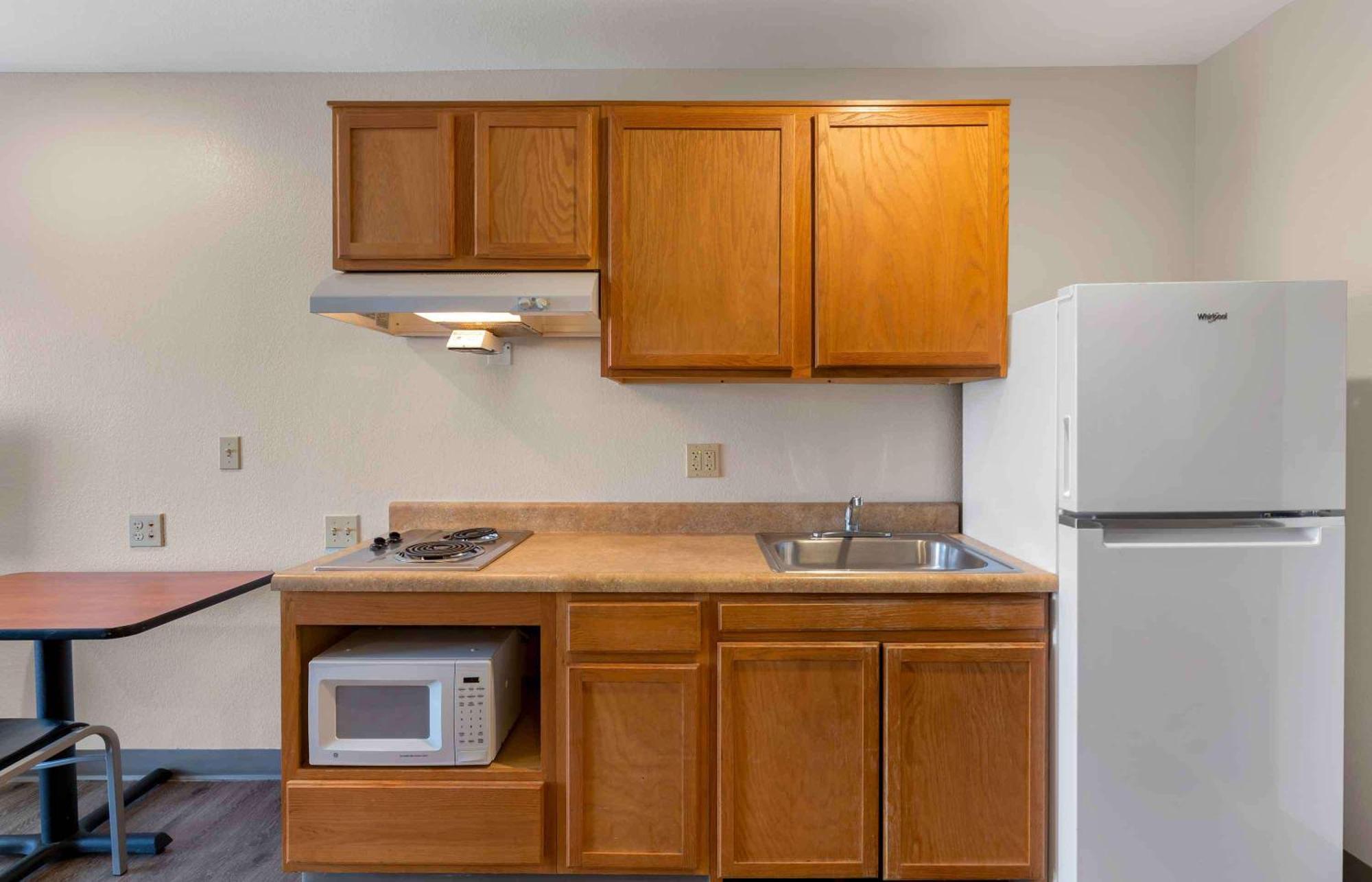 Extended Stay America Select Suites - Cleveland - 에이본 외부 사진
